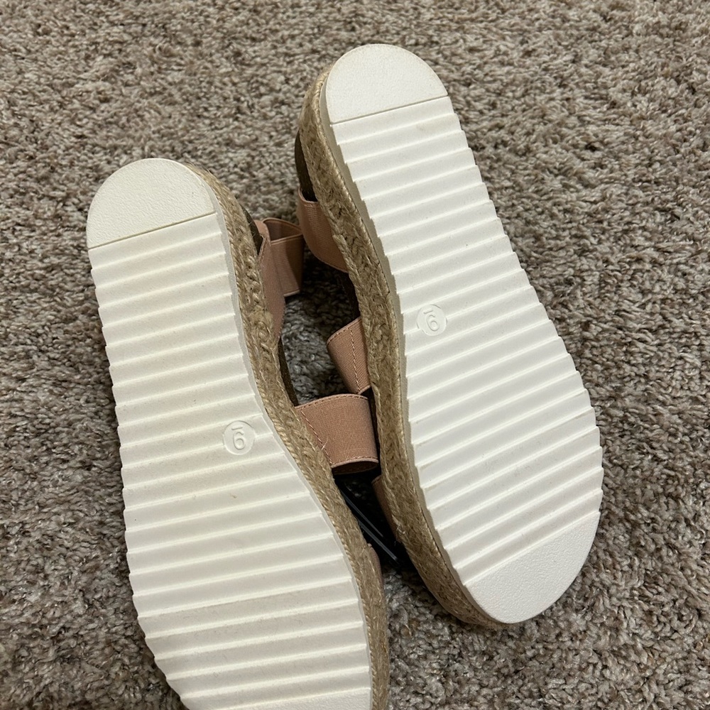NWT Sandals - Picture 4 of 4